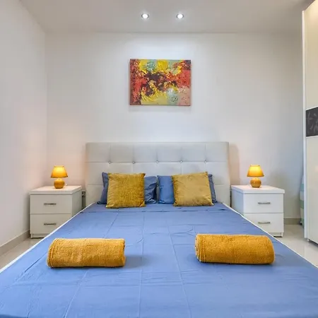 Sunny Penthouse Getaway In Gzira Apartament *