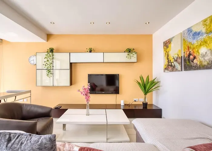 Sunny Penthouse Getaway In Gzira Apartament *