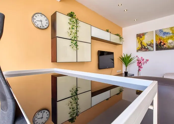 Sunny Penthouse Getaway In Gzira Ta Xbiex