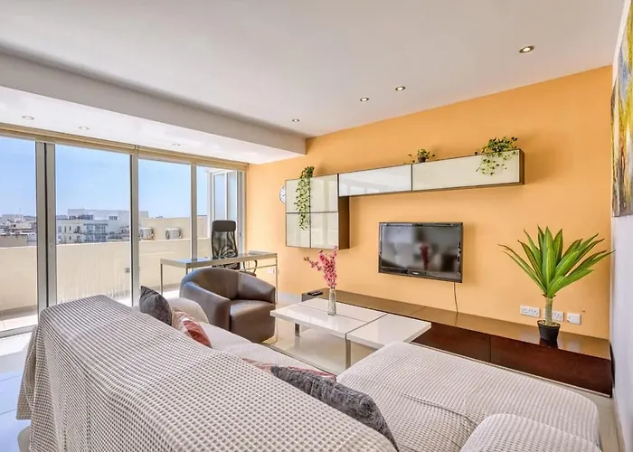 Sunny Penthouse Getaway In Gzira