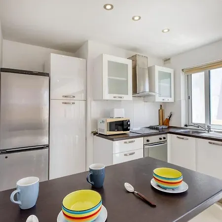 Apartmán Sunny Penthouse With Private Terrace, Walk To Promenade Ta Xbiex