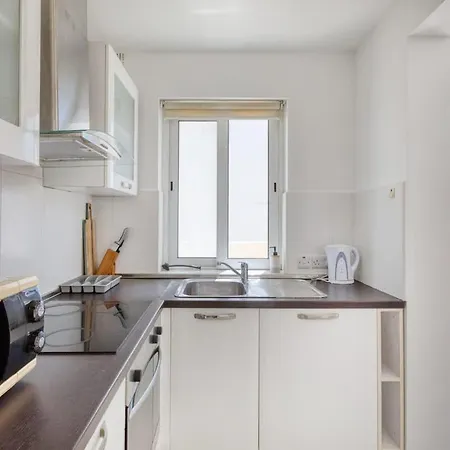 Sunny Penthouse With Private Terrace, Walk To Promenade *