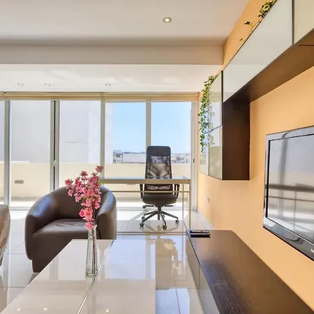 Apartmán Sunny Penthouse With Private Terrace, Walk To Promenade *