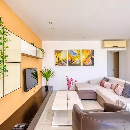 Sunny Penthouse With Private Terrace, Walk To Promenade