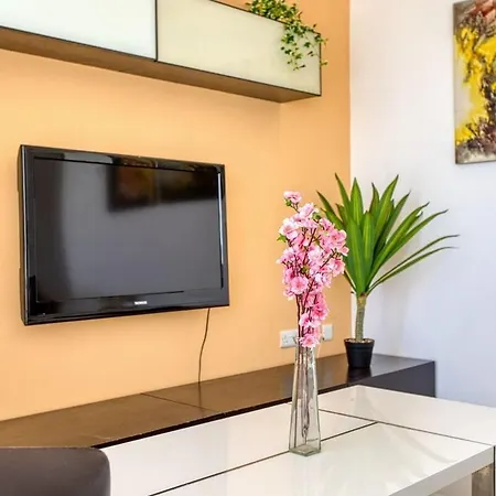 Sunny Penthouse Getaway In Gzira Ta Xbiex