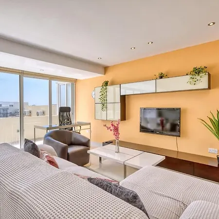 Sunny Penthouse Getaway In Gzira