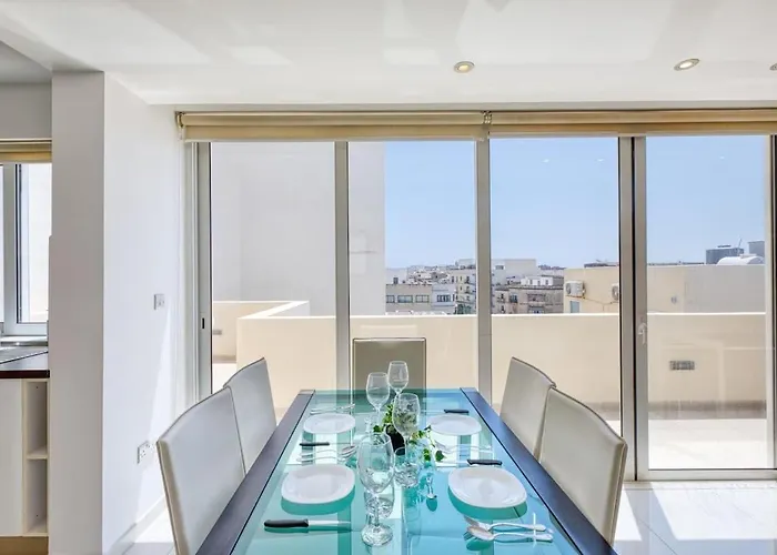 Sunny Penthouse Getaway In Gzira Ta Xbiex