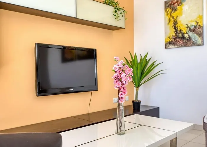 Sunny Penthouse Getaway In Gzira Ta Xbiex